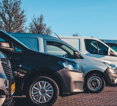 Bedrijfswagens op een rij Hoe werkt financial lease?